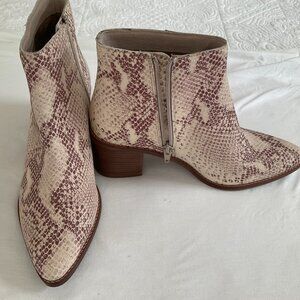 Seychelles "For the Occasion" Snakeskin print boots / Size 7.5